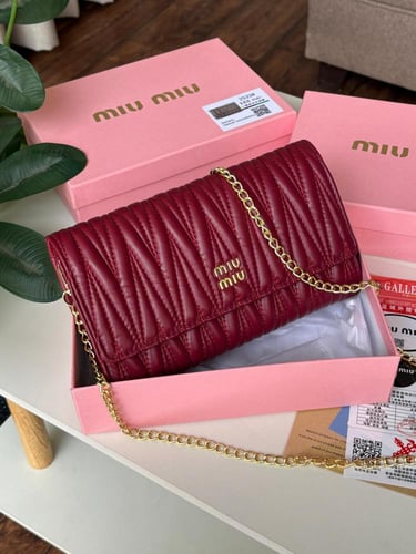 شنطه ماركه ميو ميو