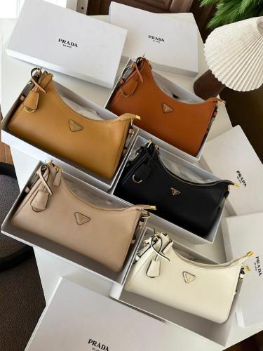 شنطه ماركه برادا بتصميم عصري