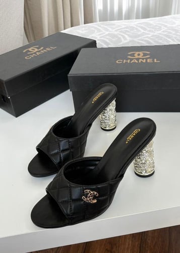 كعب ماركه شانيل