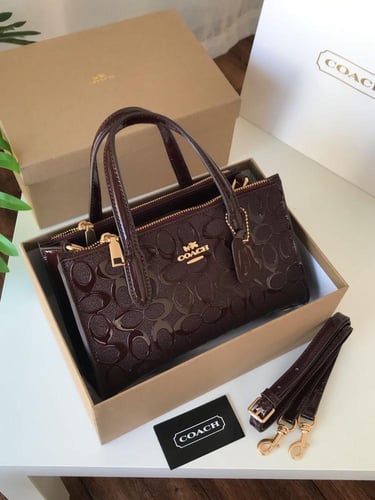 شنطه ماركه كوتش لمعه