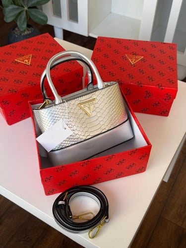 شنطه ماركه جيس لمعه