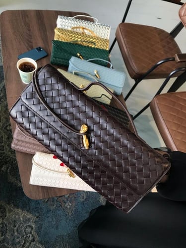 شنطة ماركة بوتيغا