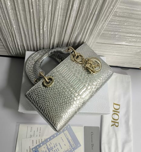 شنطه ماركه ديور