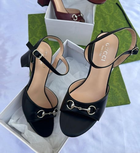 كعب ماركه قوتشي