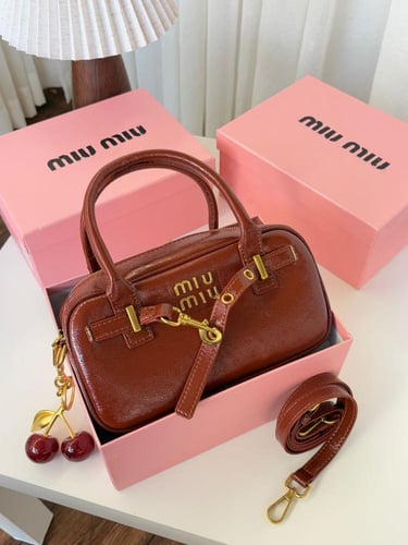 شنطه ماركه ميو ميو لمعه