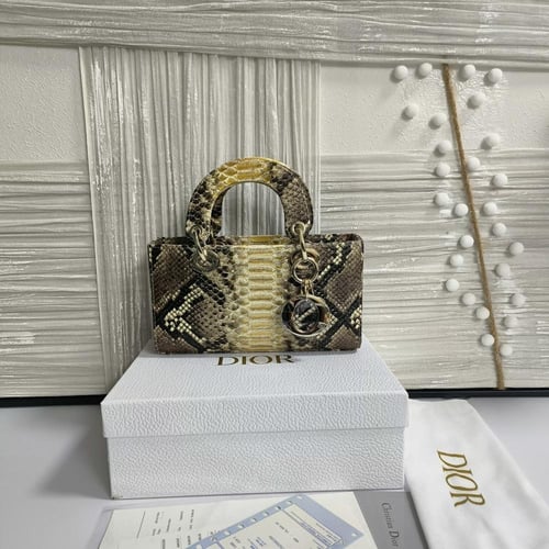 شنطه ماركه ديور