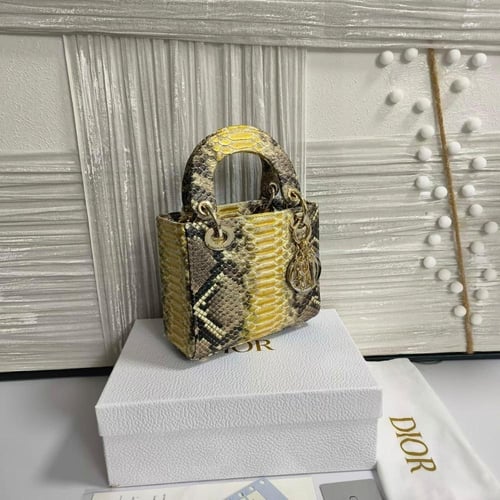 شنطه ماركه ديور