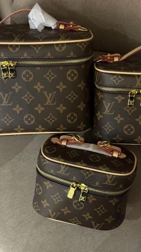 شنطه مكياج ماركه لويس فيتون