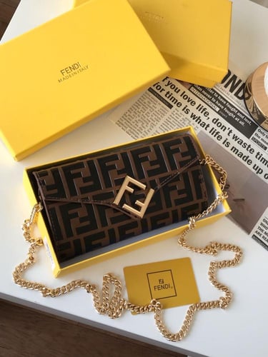 شنطه ماركه فندي ماستر