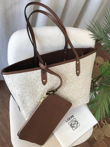 شنطة لويفي توت باق