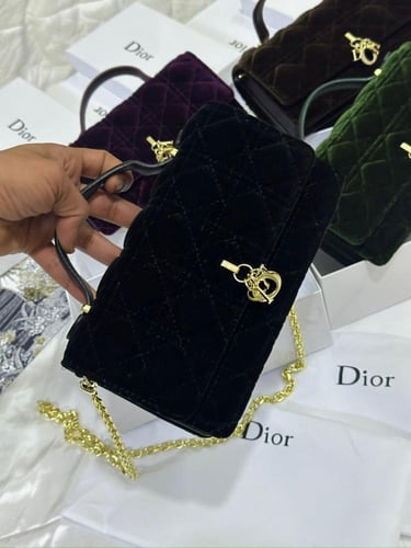 شنطه ماركه ديور مخمل