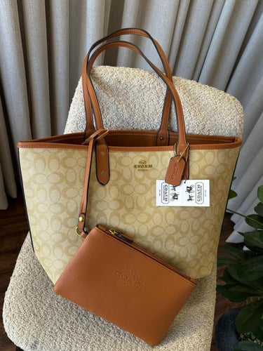 شنطه ماركه كوتش توت باق