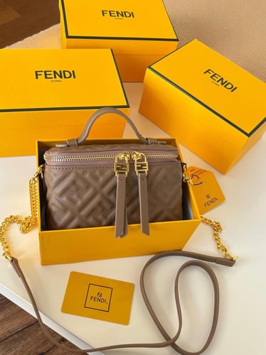 شنطه ماركه فندي ماستر