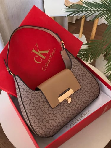 شنطة كالفن كلاين