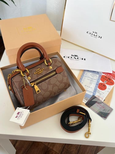 شنطه كوتش بتصميم عصري سحاب من الامام