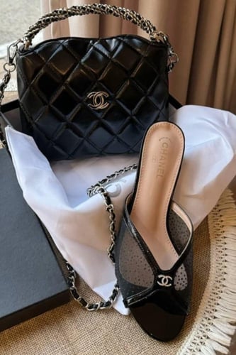 طقم ماركه شانيل اسود