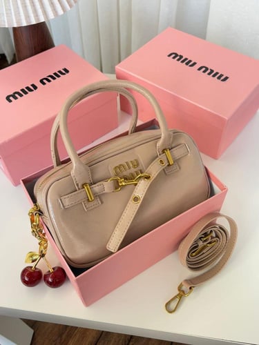 شنطه ماركه ميو ميو لمعه