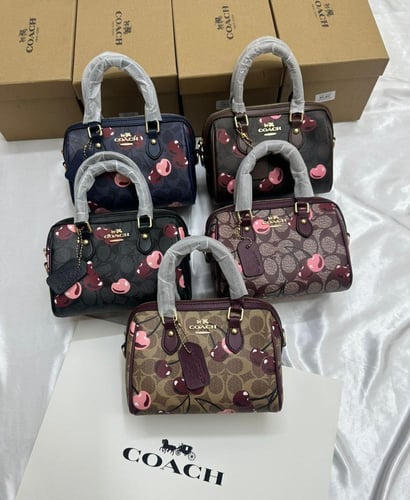 شنطه ماركه كوتش كرز