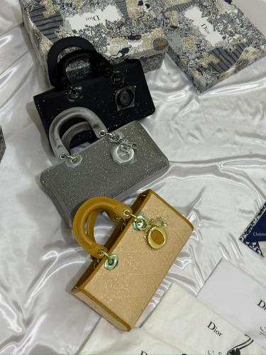 شنطه ماركه ديور