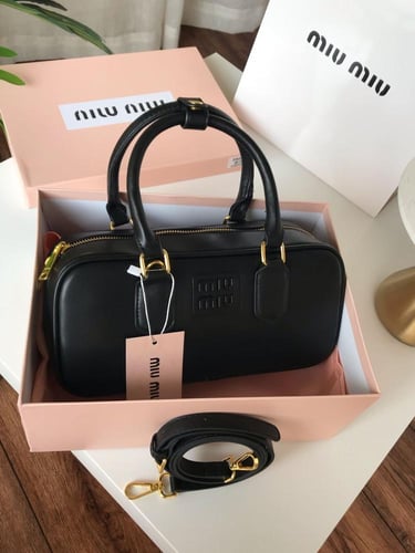 شنطه ماركه ميو ميو