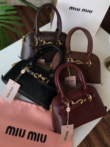 شنطه ماركه ميو ميو