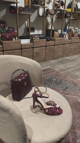 طقم ماركه شانيل عنابي