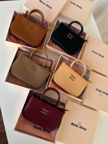 شنطه ماركه ميو ميو