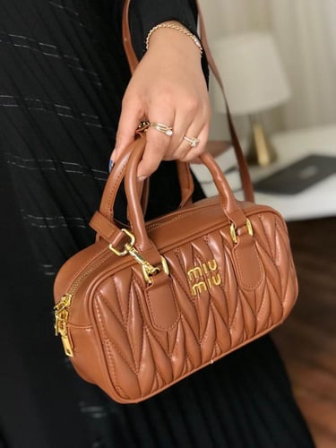 شنطه ماركه ميو ميو