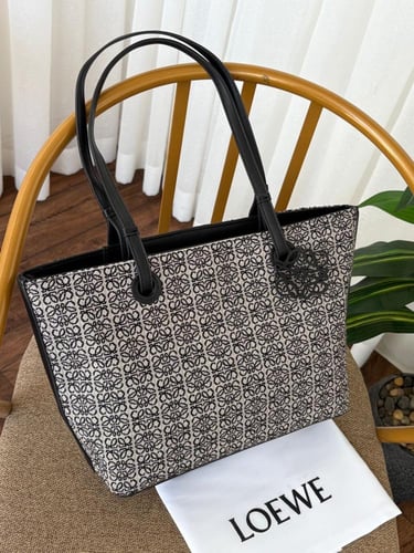 شنطه ماركه لويفي