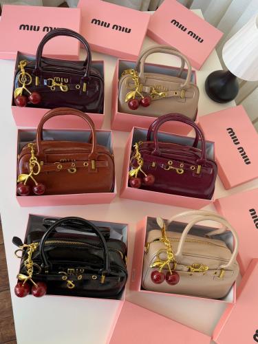 شنطه ماركه ميو ميو لمعه