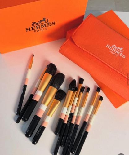 فرش مكياج ماركه هرمز