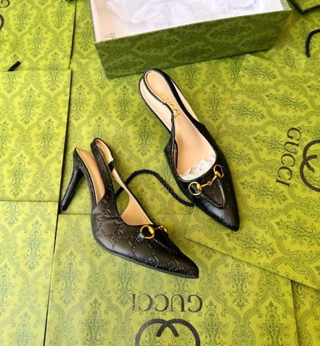 كعب ماركه قوتشي