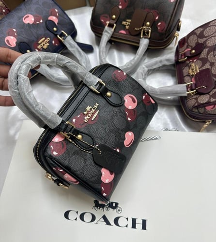 شنطه ماركه كوتش كرز