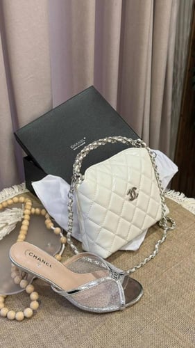 طقم ماركه شانيل ابيض