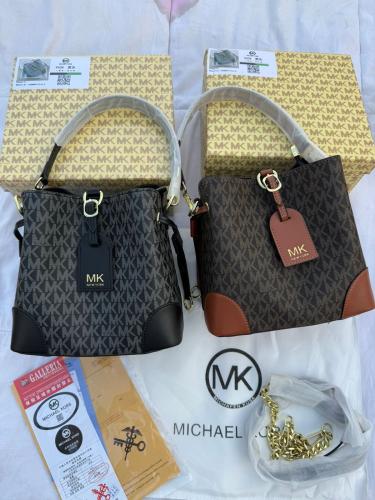 شنطه مايكل كورس صغير