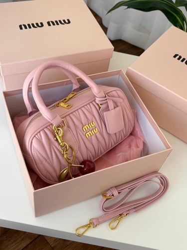 شنطه ماركه ميو ميو صغير