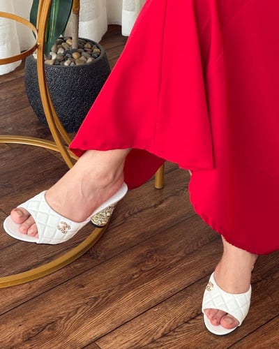 كعب ماركه شانيل