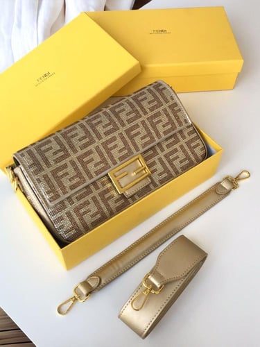 شنطه ماركه فندي كريستال