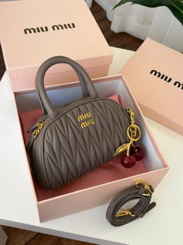 شنطه ماركه ميو ميو