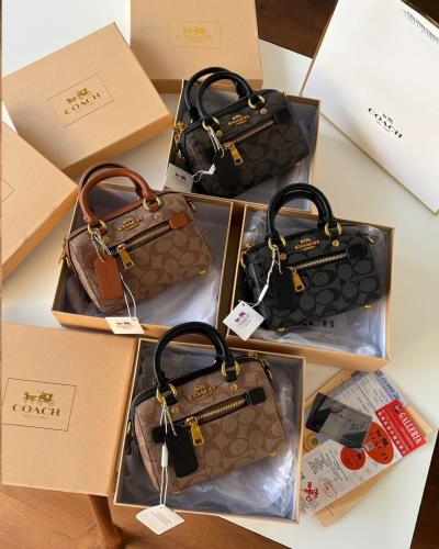 شنطه كوتش بتصميم عصري سحاب من الامام