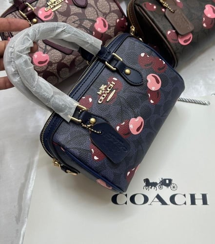 شنطه ماركه كوتش كرز