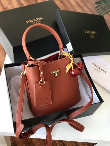 شنطه ماركه برادا