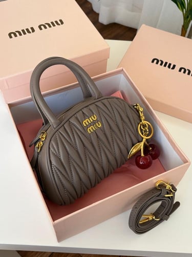 شنطه ماركه ميو ميو