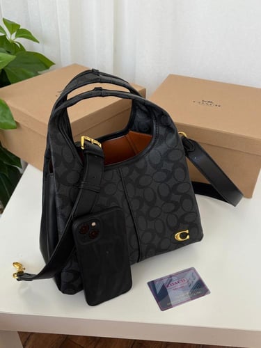 شنطه ماركه كوتش