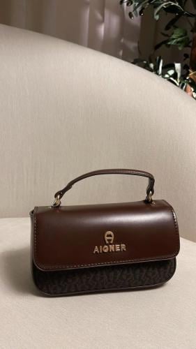 شنطه ماركه كوتش