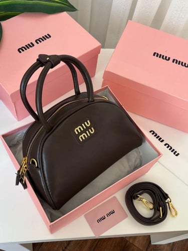 شنطه ماركه ميو ميو