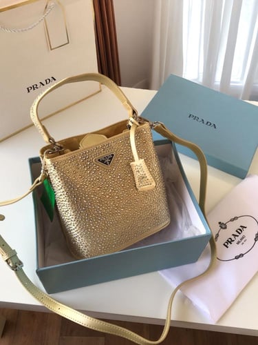 شنطه برادا كريستال