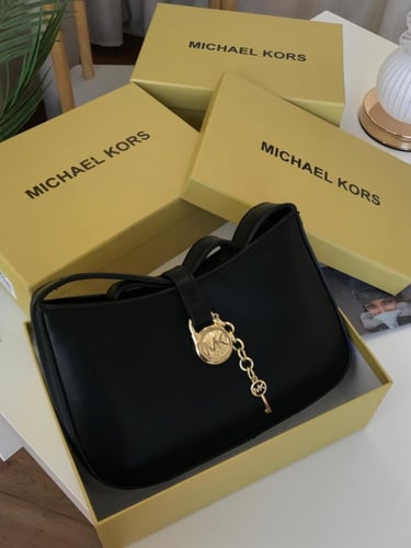 شنطة مايكل كورس