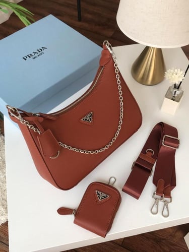 شنطه ماركه برادا