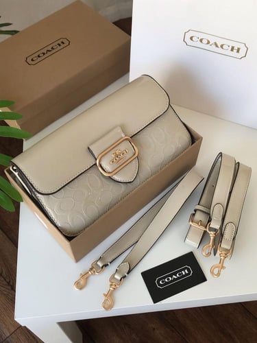 شنطه ماركه كوتش لمعه